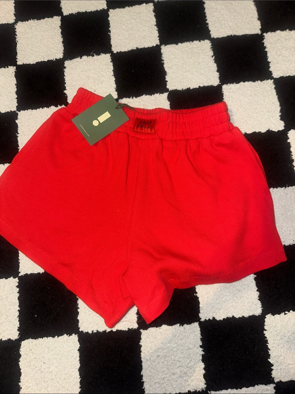 Tank and Thermal Resort Shorts NWT DAILY DRILLS XS/S color heart - Picture 2 of 6